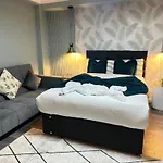 Beautiful Studio Apartment Edgware Road