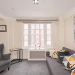 2-Bed Marylebone Apartment With Concierge & Private Elevator - Next To Oxford Street, Selfridges & Hyde Park