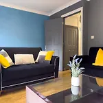 Last-Minute Reserve L Modern 2 Double Bed Apartment For 5 Guests L Hofin Stays Short Lets & Serviced Accommodation