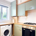 Last-Minute Reserve L Modern 2 Double Bed Apartment For 5 Guests L Hofin Stays Short Lets & Serviced Accommodation