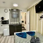 Studio Flat Acton High Street