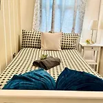Studio Flat Acton High Street