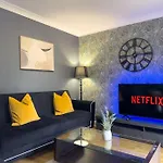 Last-Minute Reserve L Modern 2 Double Bed Apartment For 5 Guests L Hofin Stays Short Lets & Serviced Accommodation