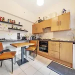 Charming 1-Bedroom Apartment Southfields, London