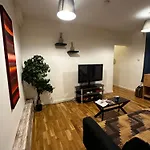 Charming 1-Bedroom Apartment Southfields, London
