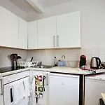 Charming West London Studio Your Urban Oasis