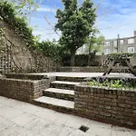 Charming West London Studio Your Urban Oasis