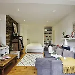 Charming West London Studio Your Urban Oasis