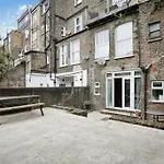 Charming West London Studio Your Urban Oasis