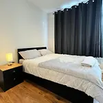 Double Bedroom In Private Home- Canning Town By London Excel