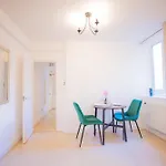 X-One Bedroom At Chelsea Cloister Hotel