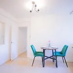 X-One Bedroom At Chelsea Cloister Hotel