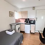 Cosy Studio - London