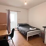 Cosy Studio - London