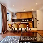 Charming Victorian Property With Aircon In Central London
