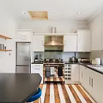 Modern Deluxe 3 Bed In Putney - Parking