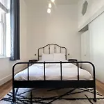 3.5 High Ceilings - Centrally Located