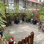 Rooms In Shared House In Kensington