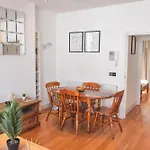 Putney , Modern-Flawless Apartment !