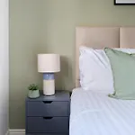 Chelsea Harbour Luxury Apartment