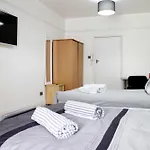Large Studio Garden Flat On Golders Green Road
