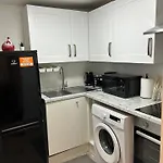 City View London Apartment - Near Canary Wharf
