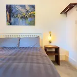 Hotel Boutique Style Studio With Kitchen, Huge Shower, King Bed