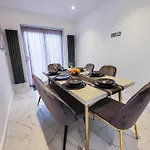 4 Bed 2 Bath Spacious House With 2 Driveway Parking In Ilford London