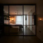 Luxury Surrey Quays Apartment