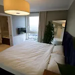 Luxury Surrey Quays Apartment