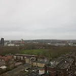 Luxury Surrey Quays Apartment
