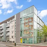 Chic Apartment Near Tower Bridge