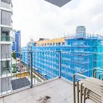Chic 2Bd Flat With Private Balcony In Battersea
