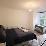Cozy 1-Bedroom Apartment In Central London