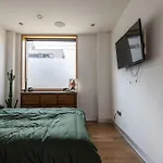 Penthouse Of Old Piano Factory In Kentish Town - Homestay