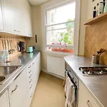 Quaint 1Bd Flat Private Balcony West Kensington