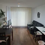 Cozy London Apartment Great For Professionals