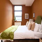 The Spitalfields Beauty - Bright 2Bdr Flat
