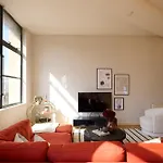 The Spitalfields Beauty - Bright 2Bdr Flat