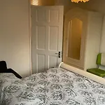 Studi5 Cozy Urban Studio With Modern Amenities In Prime Location
