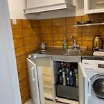 Studi5 Cozy Urban Studio With Modern Amenities In Prime Location