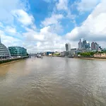 Cosy Two Bed Serviced Accommodation In Tower Bridge London Bridge - Perfect For Long Stay, Business, Leisure And Relocations