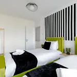 3Br Off A13 , Sleeps 6, 2Mins To Langdon Dlr,Free Parking