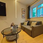 Luxury 1-Bed Flat In Acton