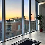Battersea Power Station - Winter Garden Balcony & 1Gb Wifi - Luxurylondonstays