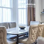Gorgeous & Modern 2 Bedroom Apartment Sleeps Six In Earl\'S Court