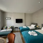 Modern Flat In Central London