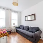 Cozy & Charming 2-Bedroom Flat In Prime Central London