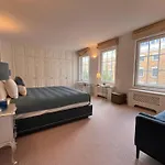 Charming 3 Bed Luxury Flat In Central London