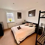 Large, Family Friendly 3-Bed Flat In Wood Green
